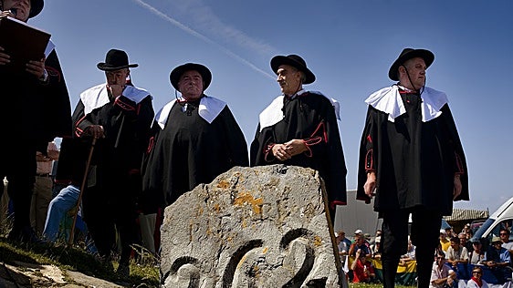«¡Paz en adelante!»: el histórico pacto internacional que se renueva cada año con tres vacas