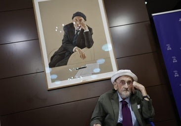Álvaro Pombo ya tiene su retrato en la Biblioteca Nacional: «En mi casa no cabe, si entra el cuadro salgo yo»