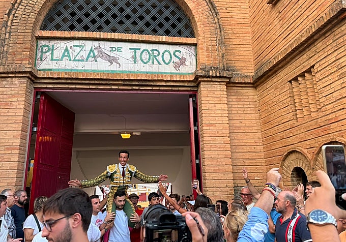 David de Miranda, a hombros en Teruel