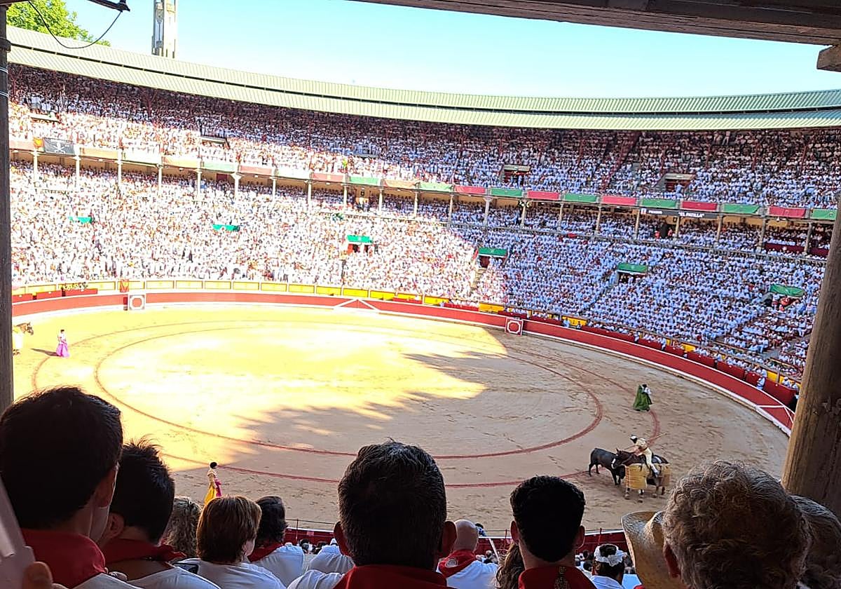 Arranca la corrida de Escolar con gritos contra Pedro Sánchez