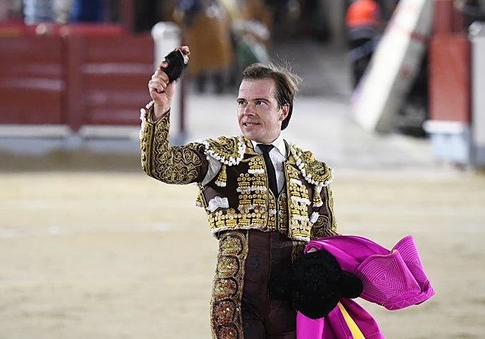 Javier Cortés con la oreja del cuarto