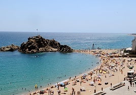 Las brujas toman las playas de la costa catalana entre extraños rituales