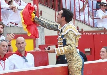 Tomás Rufo, triunfador de San Fermín: «Fue muy emocionante cuando Pamplona me tiró la bandera de España y la besé»