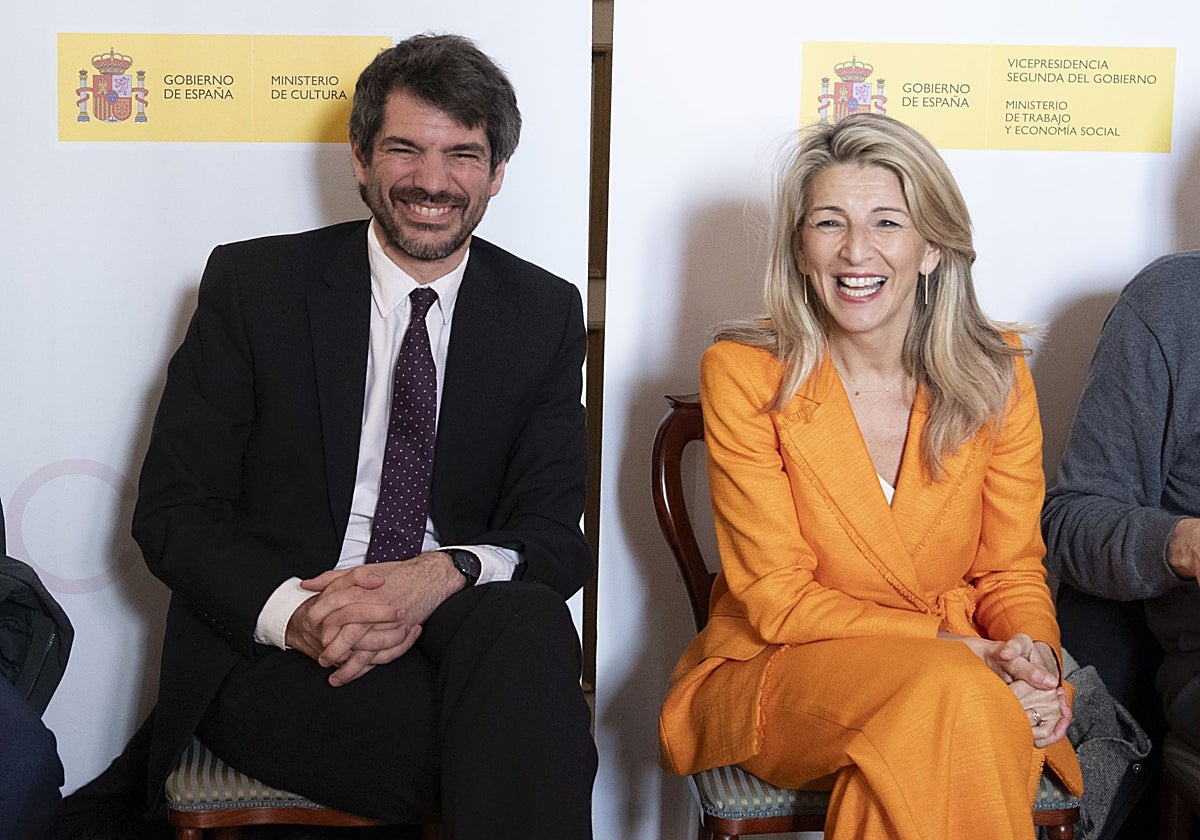El Gobierno pone límites a los niños 'influencers' tras aparcar la norma de la IA