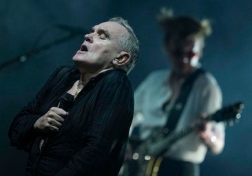 Morrissey arrasa y demuestra que sigue siendo el mejor haciendo de Morrissey