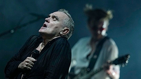 Morrissey arrasa y demuestra que sigue siendo el mejor haciendo de Morrissey