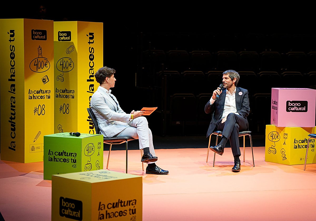 Las lagunas del bono cultural mientras «Pedro Sánchez pagaba la fiesta»