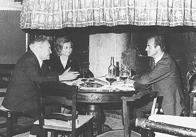 Don Juan Carlos ve Doña Sofia, henüz prens iken, 1975'te Mas Pla'yı ziyaretleri sırasında