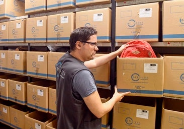 Ukeleles, joyas y hasta una dentadura postiza: la aventura de ir al almacén de Objetos perdidos