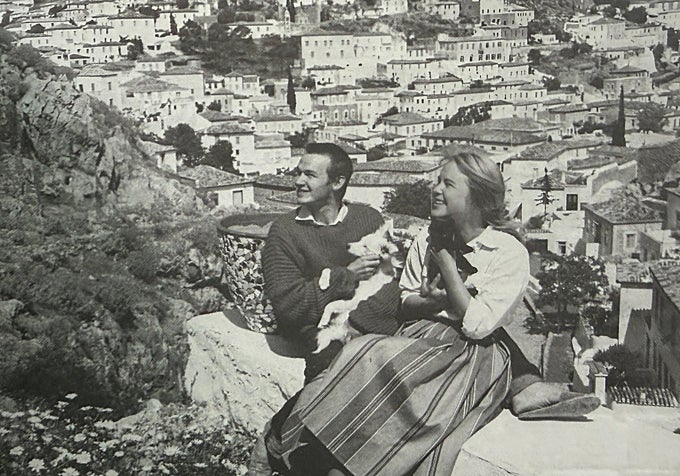 Marianne y Alex posando en su idílico rincón para una revista de Noruega