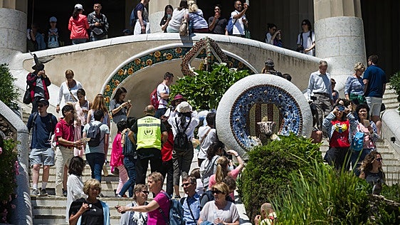 El Parque Güell: del sueño de Gaudí a parque temático para turistas