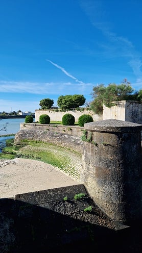 Imagen secundaria 2 - Foto en la entrada de las torres del puerto fortificado de la Rochelle. Fortificaciones de la Rochelle