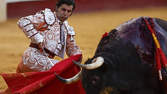 Toros con Morante de la Puebla, Roca Rey y David de Miranda, en directo: última hora desde Málaga hoy