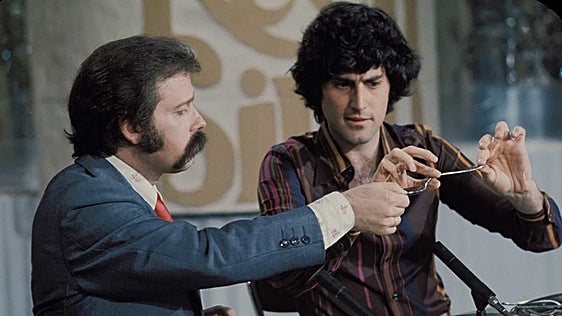 Cuando Tamariz explicó los secretos de Uri Geller: «El de la cucharilla es un truco clásico»