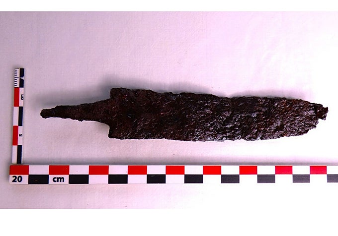 Un cuchillo medieval documentado arqueológicamente en el campo de batalla de Uclés