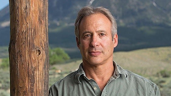 Peter Heller, autor de 'La constelación del perro': «Las distopías nos ayudan a sentirnos menos solos»