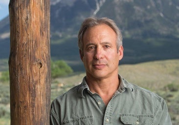 Peter Heller publicó su distopía de la humanidad arrasada por una gripe en 2012