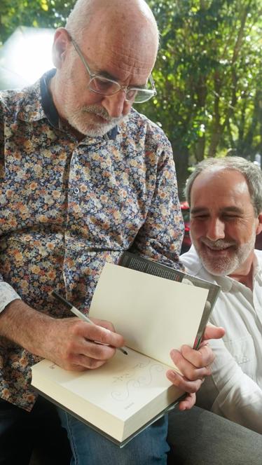 El editor Juan Cerezo y escritor Fernando Aramburu