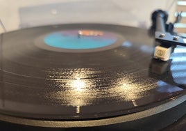 El vinilo, cada vez más caro y cada vez se vende más: el formato físico crece el doble que el digital