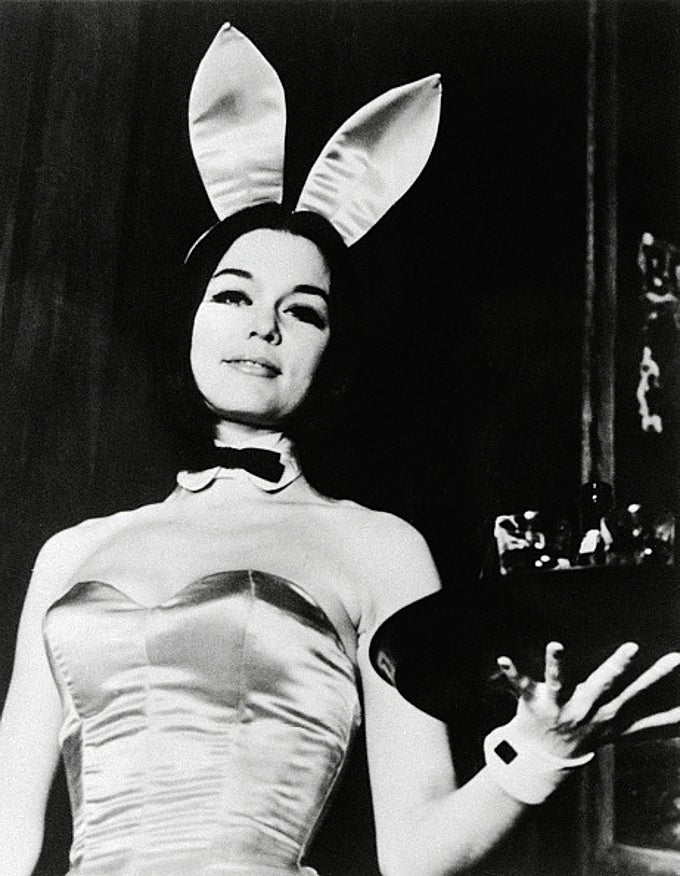 Steinem se hizo pasar por 'conejita' Playboy en el club de Hugh Hefner en Nueva York.