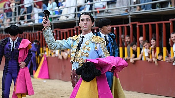De purísima y oro, El Mene