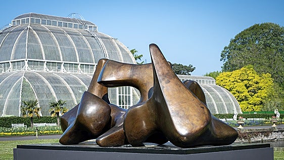 Henry Moore encuentra en Kew Gardens el museo que siempre imaginó