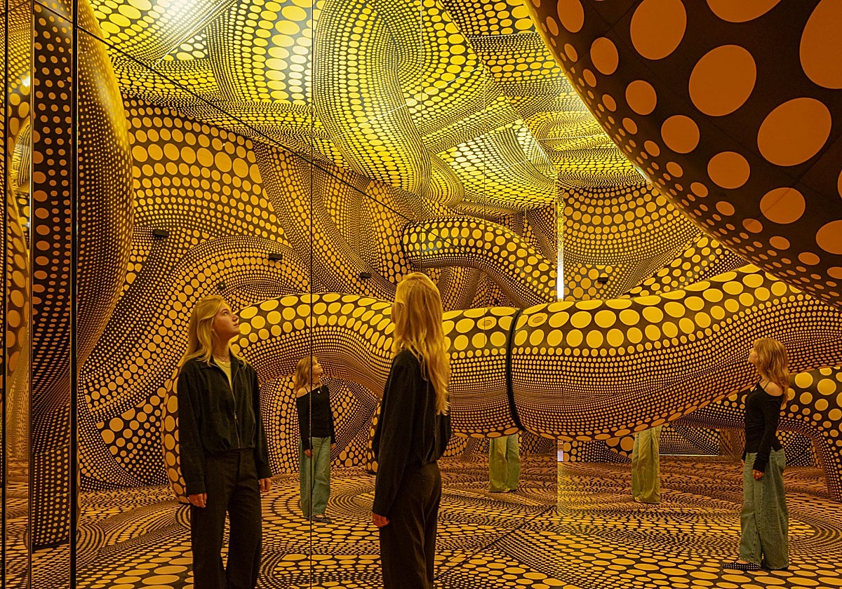 Yayoi Kusama: puntos (o lunares) suspensivos
