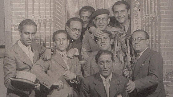 La última fotografía de Lorca y Rapún: mira que nos acechan todavía