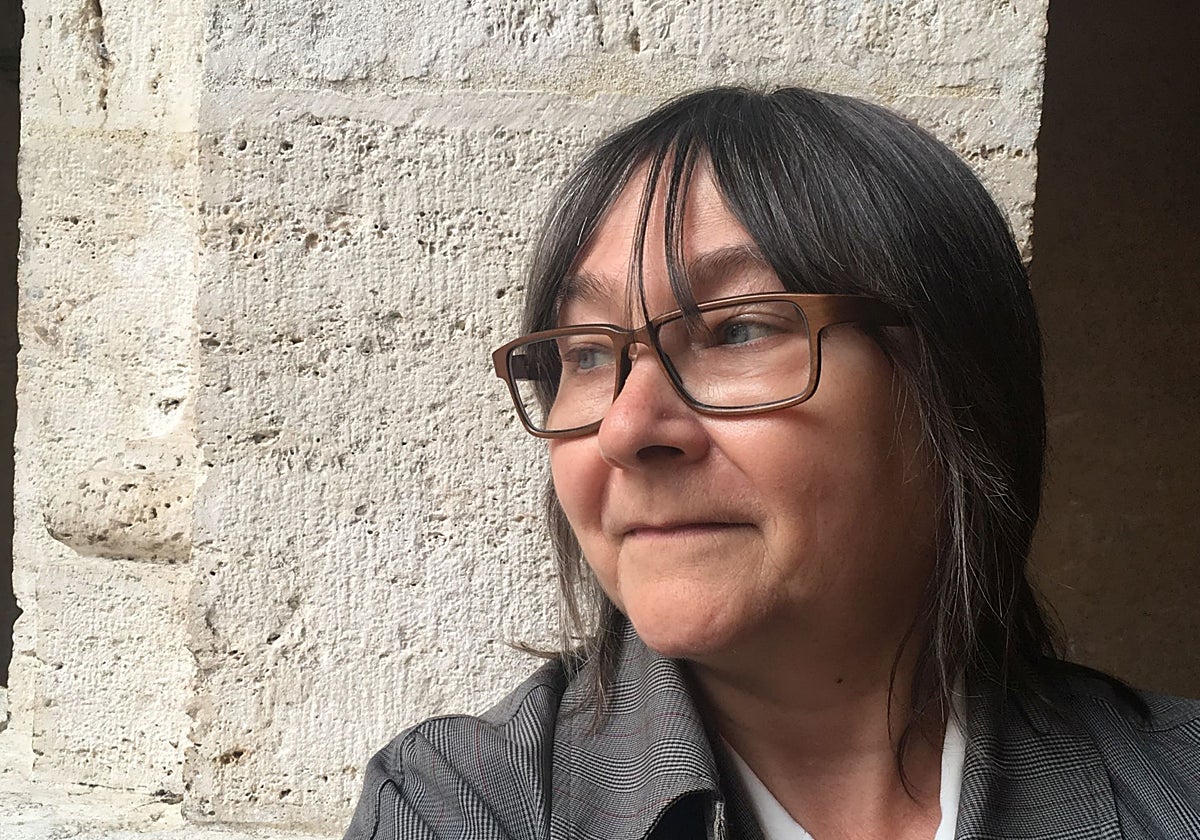 Ali Smith: «La IA se alimenta destruyendo libros, eso nos lo dice todo»