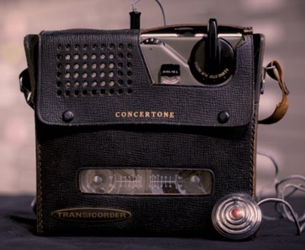 Imagen secundaria 1 - Arriba, el contenido de las 'Tiberi Tapes' y el magnetófono Concertone TR-100 Transicorde usado por Frank Tiberi para grabar los conciertos de Coltrane. Abajo, la caja recopilatoria 'John Coltrane 1960–1964 6CD Box Set'