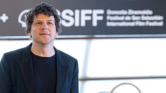 Jesse Eisenberg impresiona con 'El debut': «Es fácil volverte loco como actor porque te metes en la piel de personas inestables»