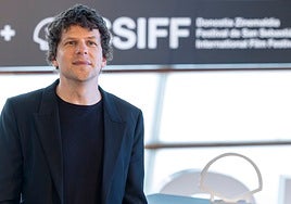 Jesse Eisenberg impresiona con 'El debut': «Es fácil volverte loco como actor porque te metes en la piel de personas inestables»