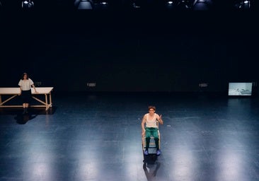 Crítica de teatro 'Tendrament' (**): Mesa, silla y una pareja confusa