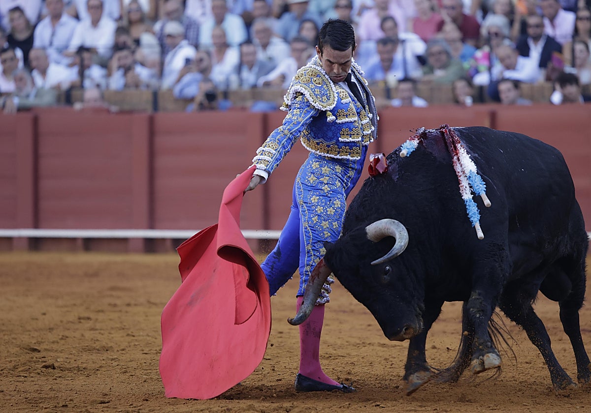 Talavante malogra con la espada una faena de oreja