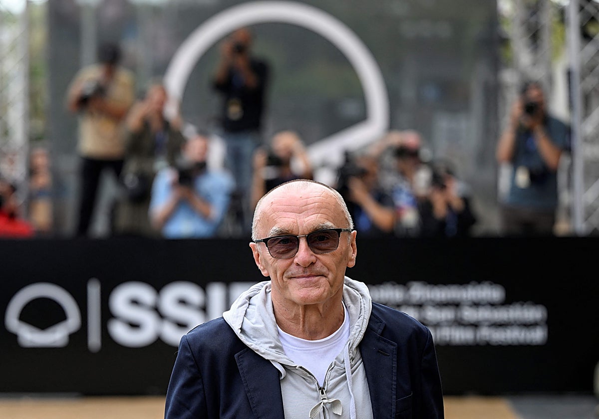 Danny Boyle desnuda las miserias del sensacionalismo en 'Ink': «El periodismo es uno de los pilares que sostiene nuestro mundo»