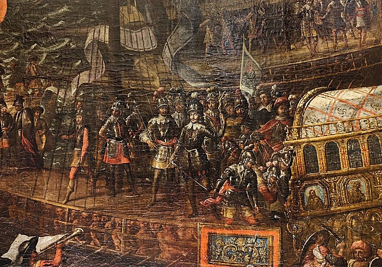 Imagen principal - Detalles de la pintura de la batalla de Lepanto durante la restauración. Arriba, un detalle de Juan de Austria. Izda, limpieza de un área de la pintura. Dcha, personajes de una escena