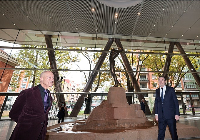 Norman Foster y Miguel Zugaza, en el Atrio Arriaga.
