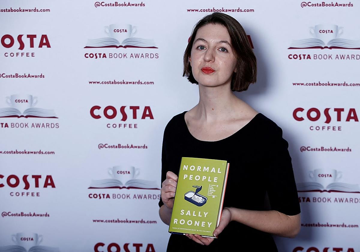 Sally Rooney retira sus libros de Reino Unido por su apoyo a un grupo propalestino declarado terrorista