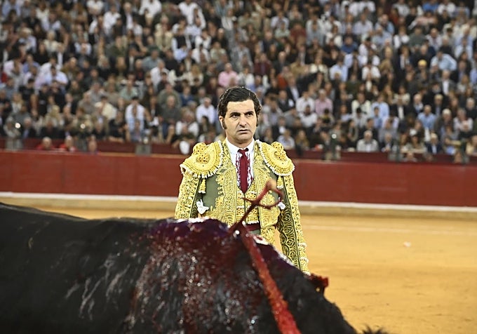 Gesto de Morante al pasaportar al toro en Zaragoza