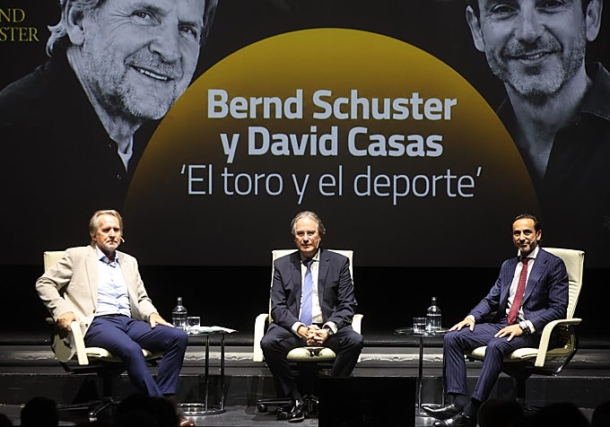 Los dos ponentes en el escenario de Chicarreros