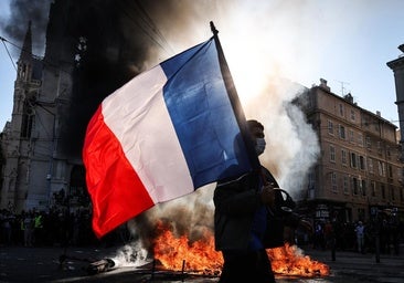 Francia, anatomía de un declive y anticipo del descalabro europeo