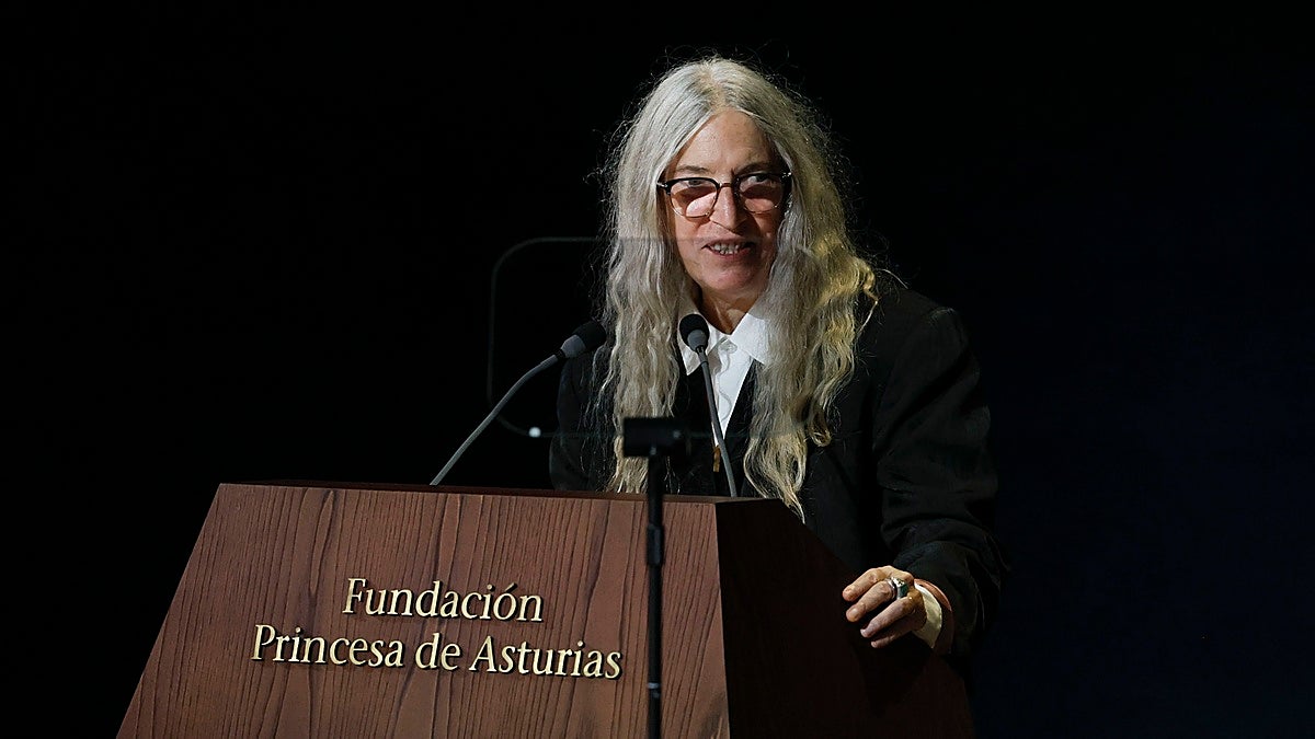 Patti Smith interpreta 'Wing' durante su discurso