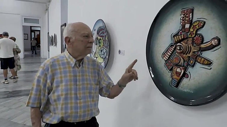 El cubano Alfredo Sosabravo conmemora una vida llena de color, alegría y arte