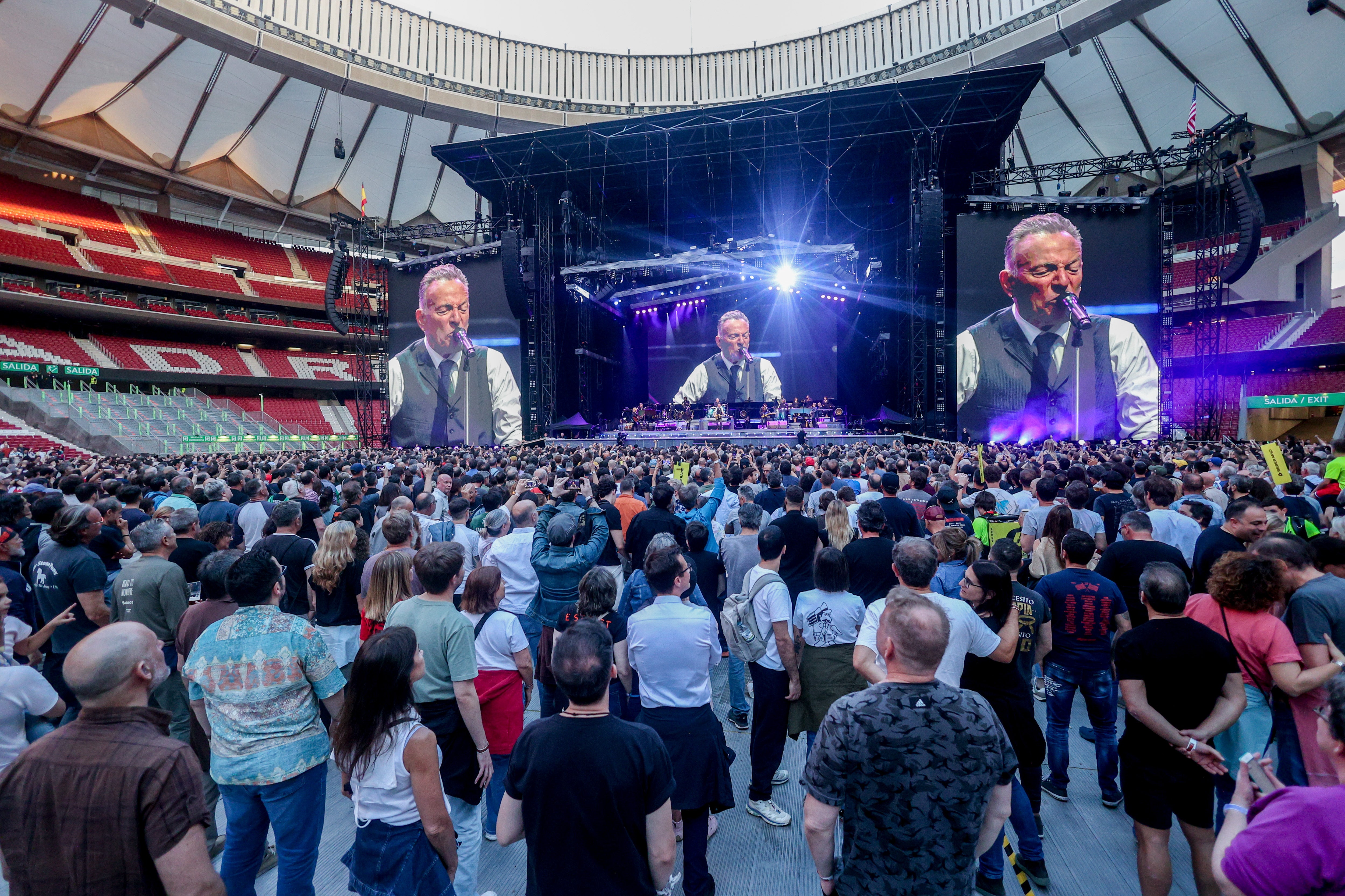 Público de Bruce Springsteen al inicio del concierto