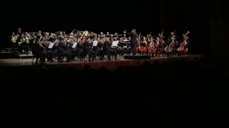 La famosa directora Liubov Nosova dirige el concierto de la Orquesta Filarmónica de Marruecos en Rabat