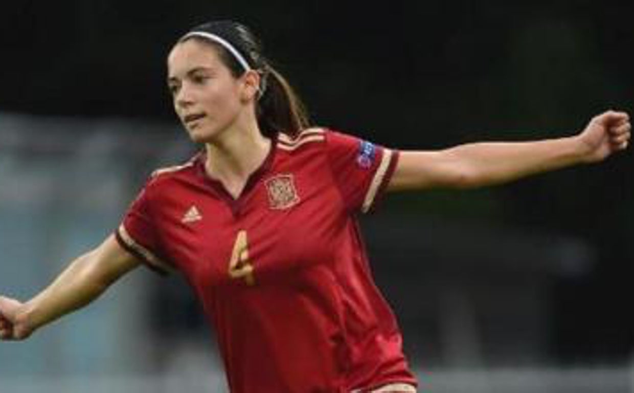 Aitana celebra un gol con la selección