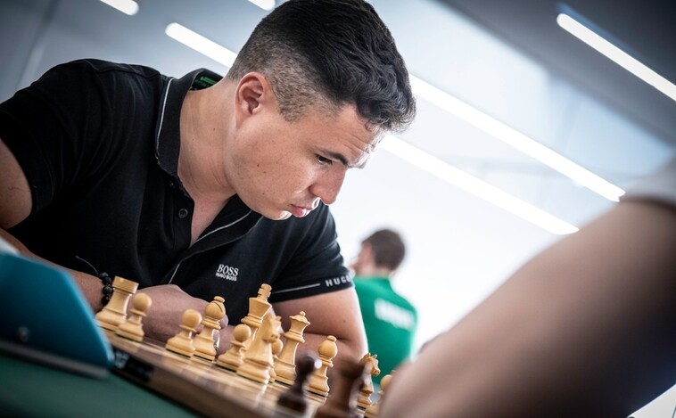 Daniel Pulvett, gran maestro con un 90% de ceguera: «La enfermedad me benefició en el ajedrez»