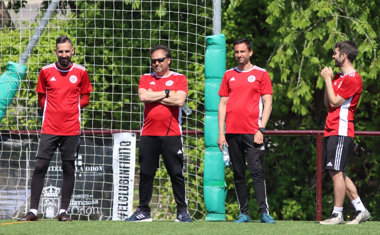 Alfredo (segundo por la izquierda), el técnico apalabrado para este curso