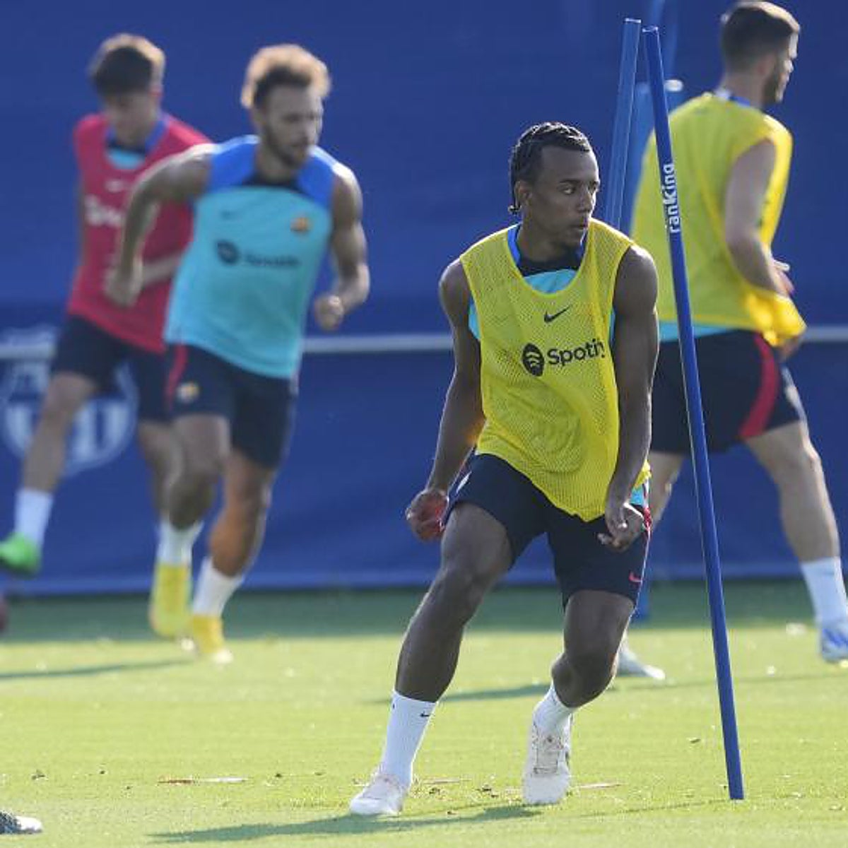 El Barcelona sacrifica a Koundé