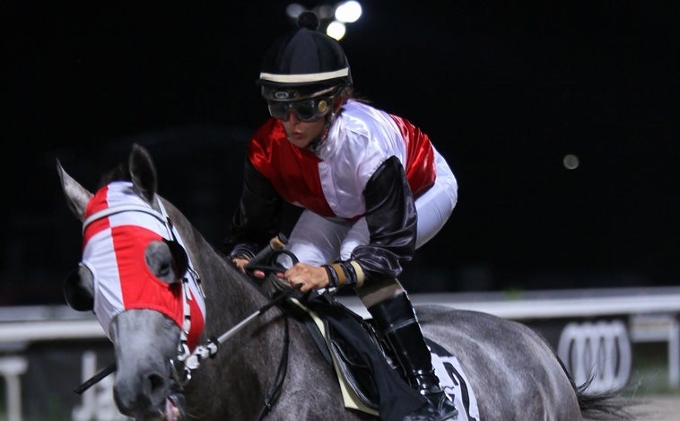 Julia Zambudio cierra a lo grande las «Noches del Hipódromo», con tres magníficas victorias